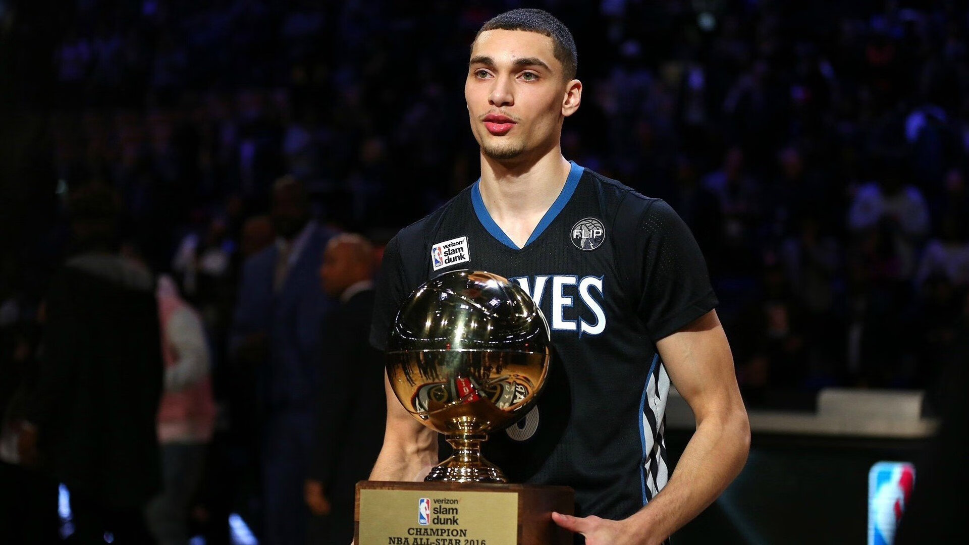 跳水比赛荷兰女将精准入水，波兰跳水运动员女