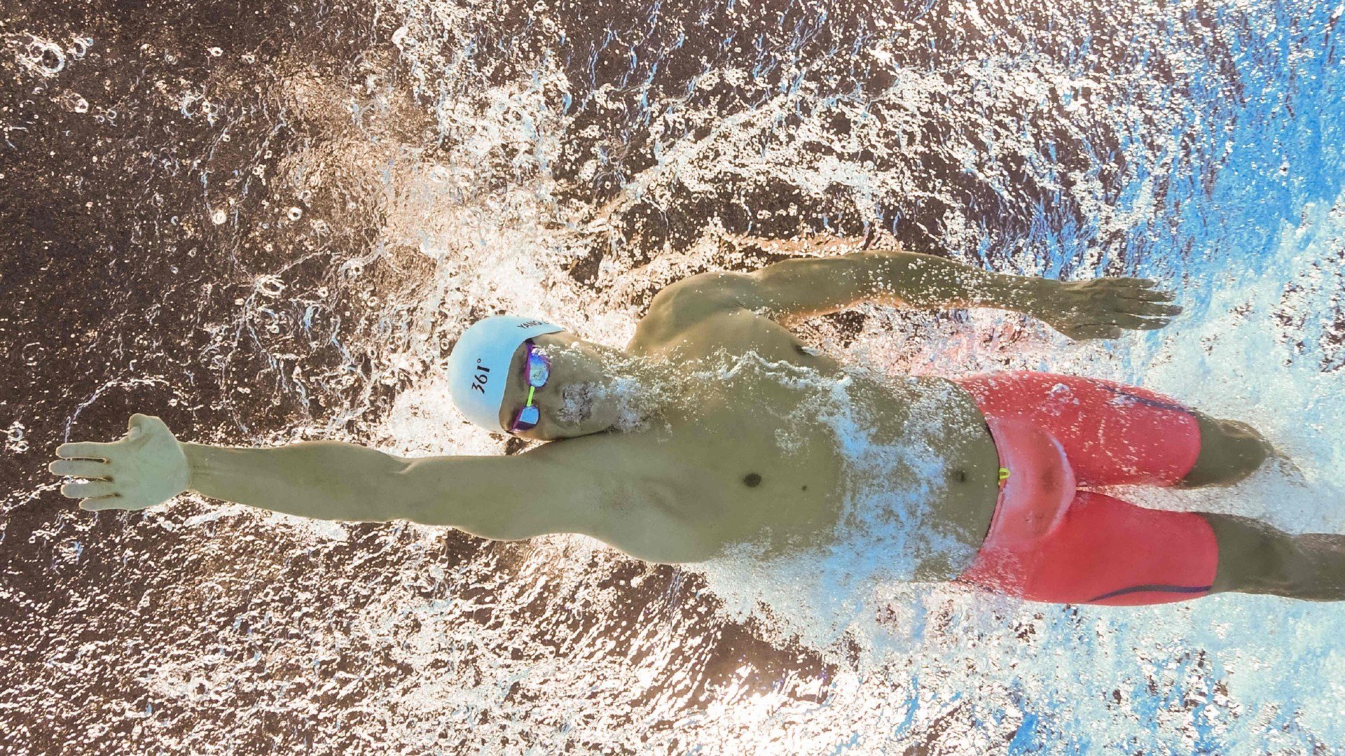 社区赛事：业余战队通过网络联赛获得职业舞台邀请，职业战队俱乐部